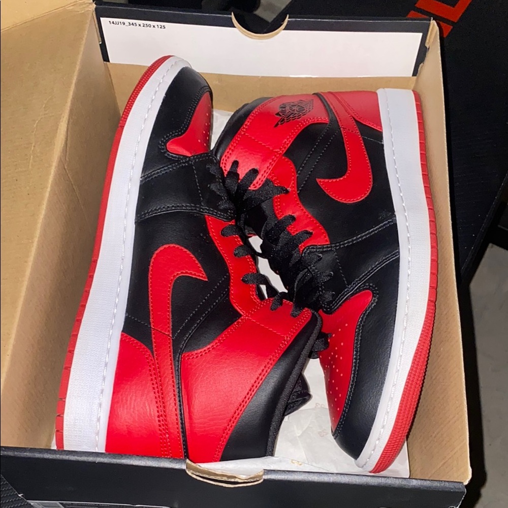 Air Jordan retro 1 “Banned” mids